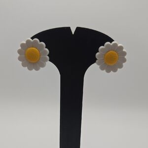 Daisy Stud Earrings
